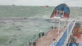 Nach Havarie treibt Öl auf die Küste zu