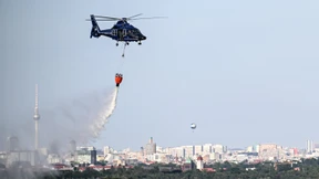 Hubschrauber löschen im Fünf-Minutentakt