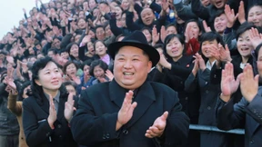 Kim beugt sich dem Druck