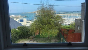 Mensch im Kellerloch