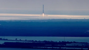 SpaceX plant 2018 Mondumrundung mit Touristen