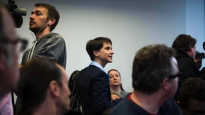 Petry gibt Flüchtlingen Mitschuld 