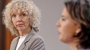 Klimaaktivistin im Beamtenstatus