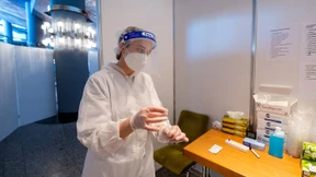 Neuinfektionen bleiben mit 11.907 auf Niveau der Vorwoche