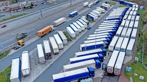Streikende Fahrer an der A 5