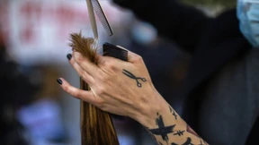 Polizei löst Treffen mit Friseur auf