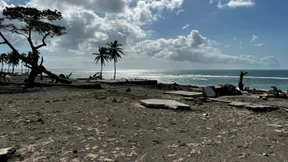 Tonga liegt unter dicker Ascheschicht