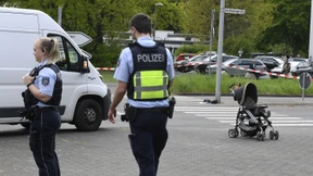 Betrunkener fährt in Menschengruppe – Frau und zwei Kinder verletzt