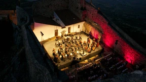 Mozart mit Wind und Wäscheklammern