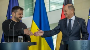 Scholz sagt Selenskyj weitere Militärhilfe zu