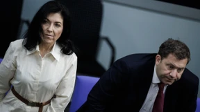 Schwarze Ausflüchte, rote Blockaden