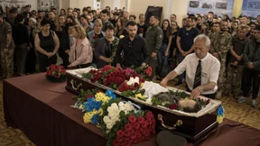 Die letzte Ehre für ukrainischen Soldaten und TV-Journalisten