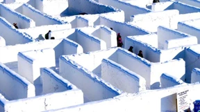 Riesiger Irrgarten aus Schnee