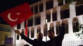 Tausende demonstrieren für Erdogan