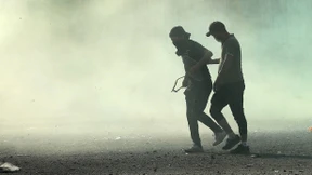 Löwen im Tränengas