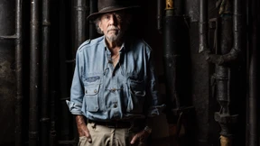 Mit Hammer und Beton kämpft er gegen das Vergessen