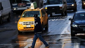 Seien wir ehrlich, jeder geht bei Rot über die Straße