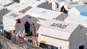 Mit dem Logo der Regierungspartei