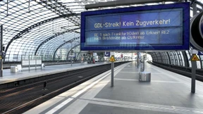 Bundesregierung stellt Bahn-Reisende auf langen Streik ein