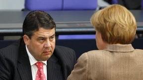  Gabriel bietet Kanzlerin Merkel Kooperation an