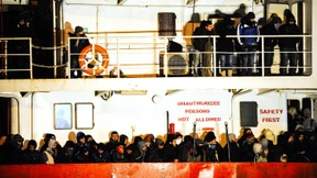 Hunderte Flüchtlinge auf Viehtransporter ohne Besatzung