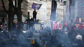 Autonome verletzen 120 Polizisten 