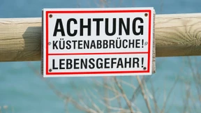 Felssturz reißt Familie mit