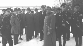 Strippenzieher in der Diktatur