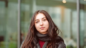 Für ihr Studium ist sie aus Berlin nach Frankfurt gezogen