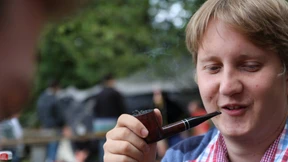 Er kam, um  sich zu beschweren