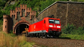 Gleise unweit der Loreley nach Felsrutsch blockiert
