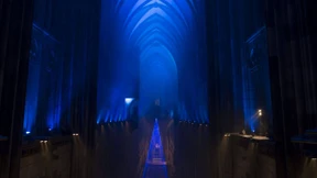 Zwei Stunden warten, um in die Kirche zu gehen