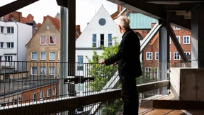 Darf ein Parkhaus sich derart ans Buddenbrookhaus drängen?