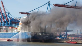 Feuerwehr flutet Laderaum