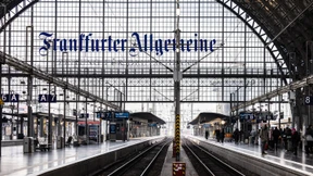 Frieren an leeren Gleisen