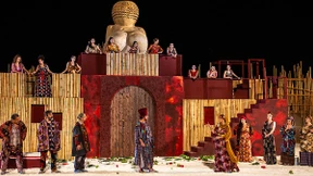 In Sparta trägt das Girlie gerne Kampfbikini