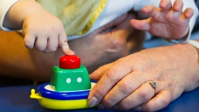 Arbeiten, um den Babysitter zu bezahlen