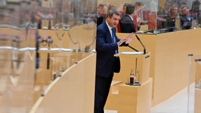 Söder liest Hass-Botschaften vor