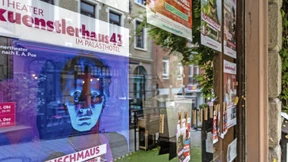 Ein Theater droht unterzugehen