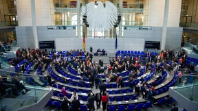 Das Parlament wächst und wächst