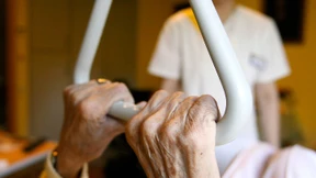 Maniküre statt Krankenpflege