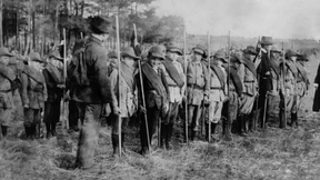 Hundert Jahre Wehrpflicht zum Kriegsdienst