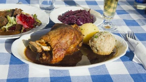 Kann eine deutsche Schweinshaxe zur Corona-Infektion in China führen?