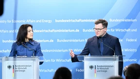 So subtil wäscht Carsten Schneider Katherina Reiche den Kopf