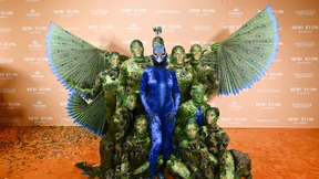 Heidi Klum feiert Halloween als schillernder Pfau