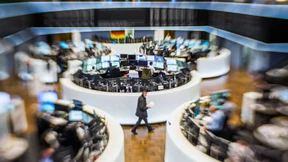 Dax schließt 2,3 Prozent im Minus