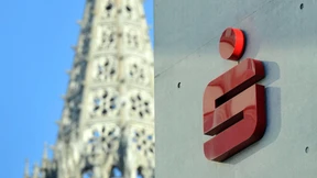 Sparkasse Ulm reduziert Zahl lukrativer Verträge radikal