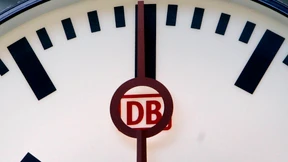 Bahnhofsuhren uneins - Fahrgäste irritiert