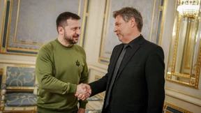 Habeck stellt Ukraine Investitionen in Aussicht