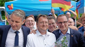 Wann sollte die Verfassungstreue von Kandidaten geprüft werden?